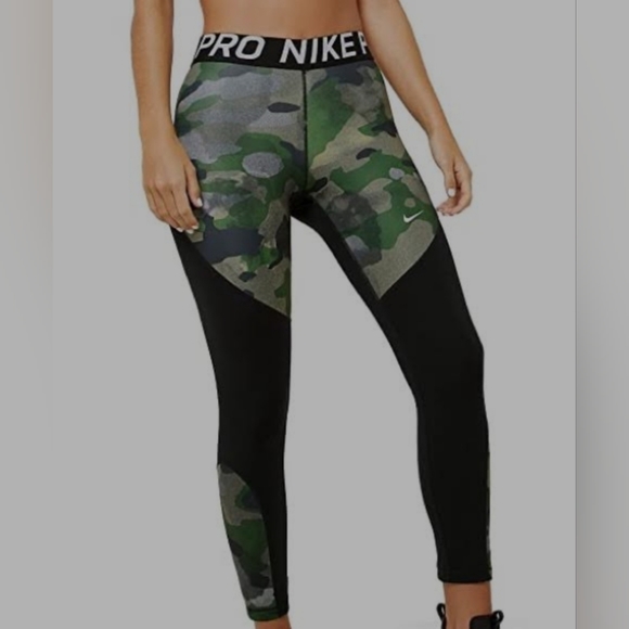 NIKE PRO: Sports Bra and Tights - Picture 3 of 6